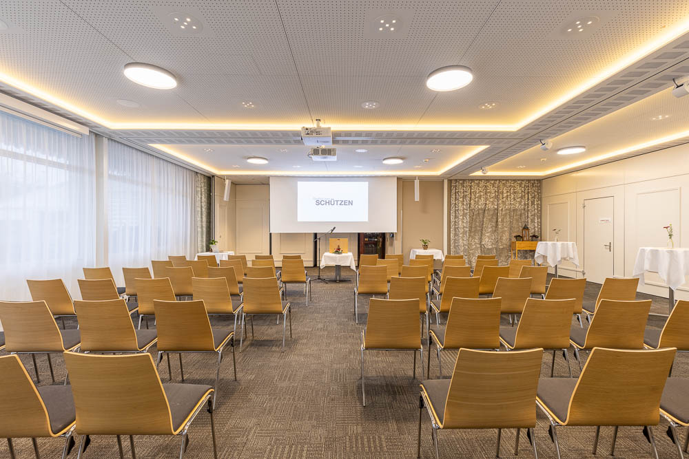 Seminarraum mit Theaterbestuhlung